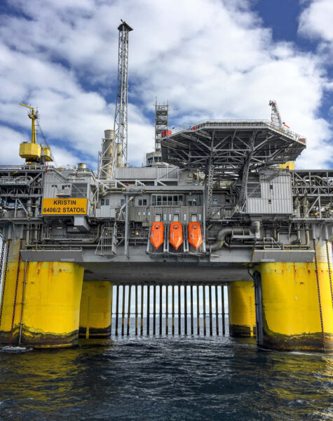 majestic-oil-rig-operations-at-dusk-j1vyaacx8ugythub