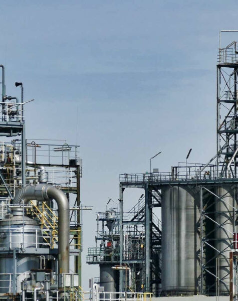 port-harcourt-refinery-operator-at-work-t662er5ofjwk15rb